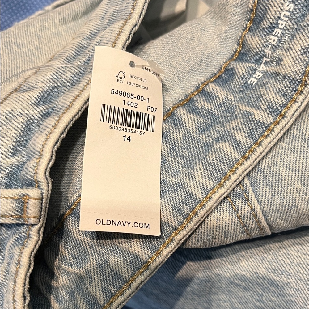 Old Navy Mid Rise Super Flare Light Wash Blue Jeans 70s Inspired NWT - Picture 11 of 11